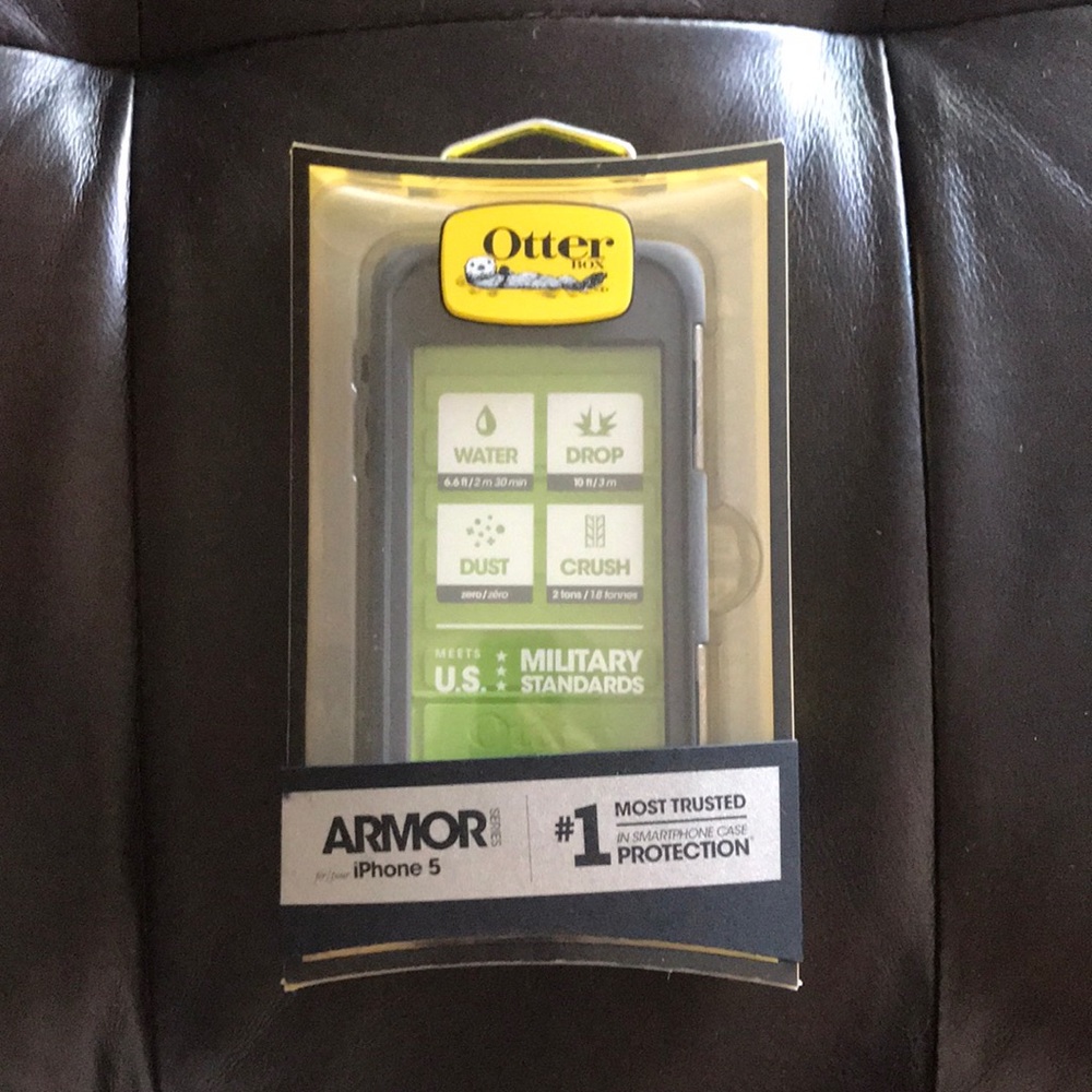 🆕 BNIB OtterBox iPhone Case - Armor Series